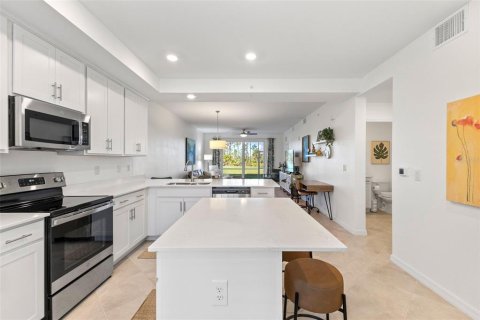 Condo in Venice, Florida, 2 bedrooms  № 2112207 - photo 16
