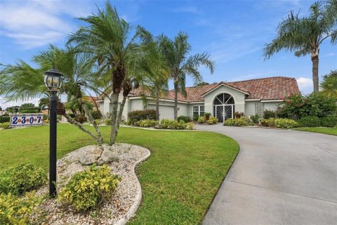 Casa en Sun City Center, Florida 3 dormitorios, 195.28 m2 № 2427570