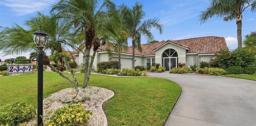 Casa en Sun City Center, Florida 3 dormitorios, 195.28 m2 № 2427570