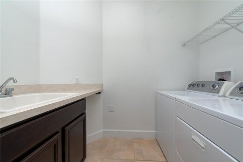 House in Orlando, Florida 3 bedrooms, 180.32 sq.m. № 1906221 - photo 24