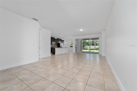 House in Orlando, Florida 3 bedrooms, 180.32 sq.m. № 1906221 - photo 9