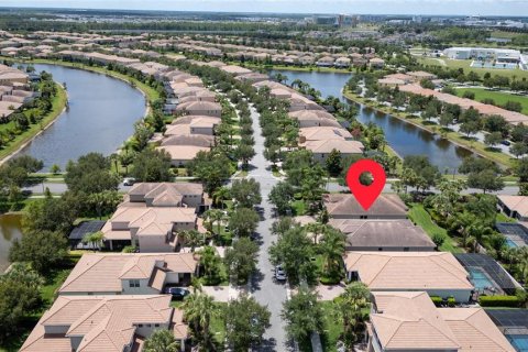 House in Orlando, Florida 3 bedrooms, 180.32 sq.m. № 1906221 - photo 5
