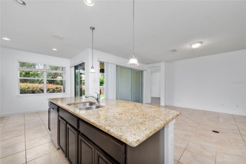House in Orlando, Florida 3 bedrooms, 180.32 sq.m. № 1906221 - photo 15