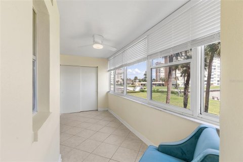 Condo in Saint Petersburg, Florida, 2 bedrooms  № 2339363 - photo 17