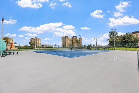 Condo in Saint Petersburg, Florida, 2 bedrooms  № 2339363 - photo 26