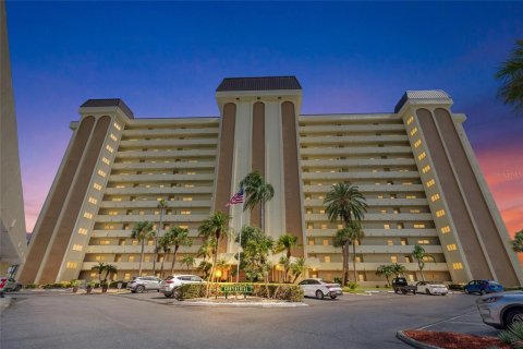 Condo in Saint Petersburg, Florida, 2 bedrooms  № 2339363 - photo 21