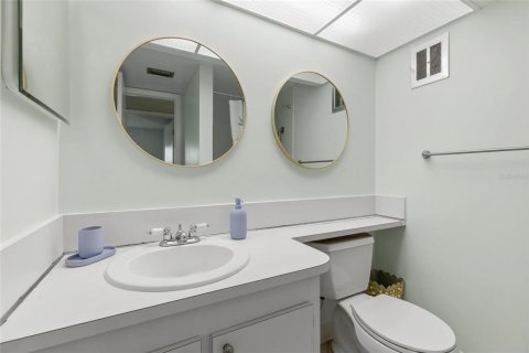 Condo in Saint Petersburg, Florida, 2 bedrooms  № 2339363 - photo 20