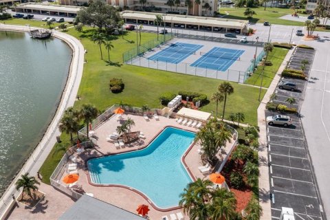 Condo in Saint Petersburg, Florida, 2 bedrooms  № 2339363 - photo 25