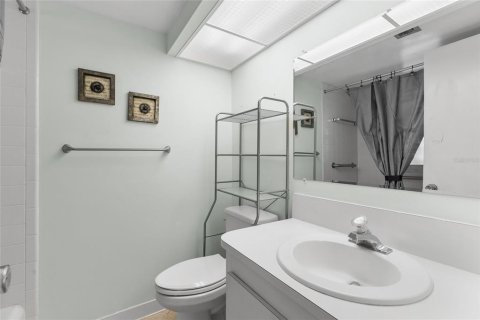 Condo in Saint Petersburg, Florida, 2 bedrooms  № 2339363 - photo 14
