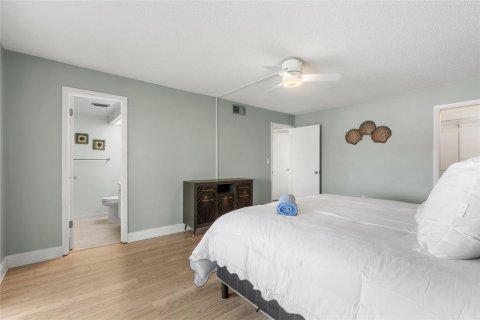Condo in Saint Petersburg, Florida, 2 bedrooms  № 2339363 - photo 13