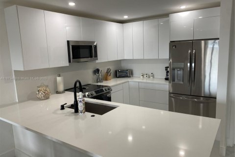 Condominio en alquiler en Pompano Beach, Florida, 2 dormitorios, 99.41 m2 № 1922778 - foto 2