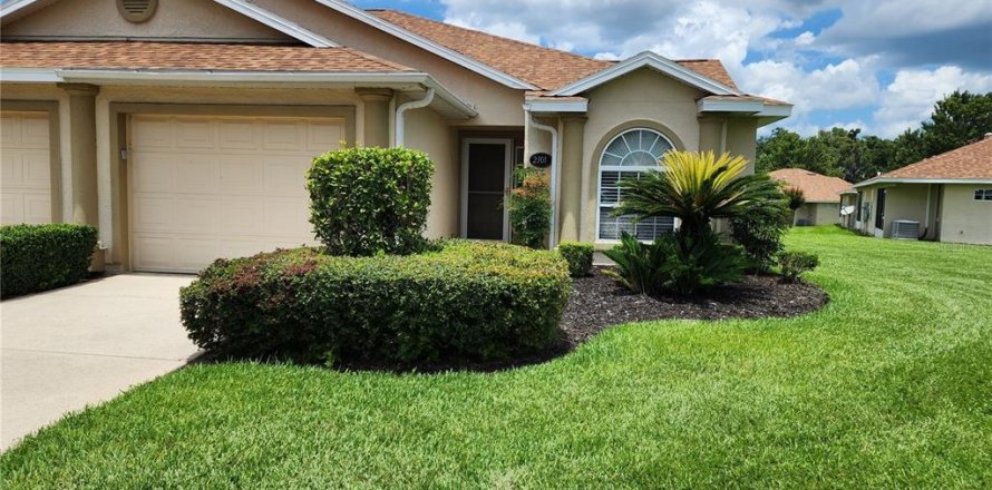 Townhouse in Ocala, Florida 2 bedrooms, 124.21 sq.m. № 2220605