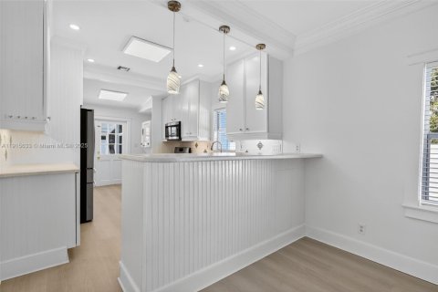 Снять в аренду виллу или дом в Лейк-Уорт, Флорида 2 спальни, 138.24м2, № 1972136 - фото 9