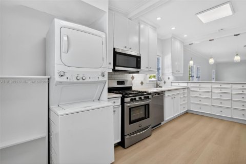 Снять в аренду виллу или дом в Лейк-Уорт, Флорида 2 спальни, 138.24м2, № 1972136 - фото 7