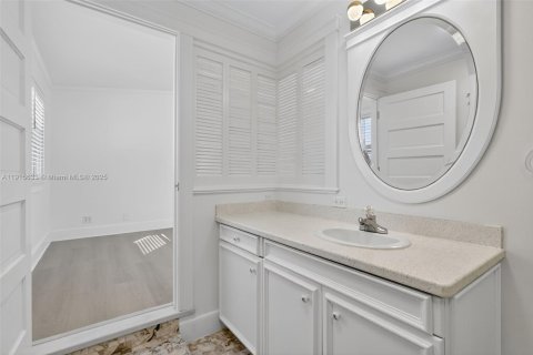 Снять в аренду виллу или дом в Лейк-Уорт, Флорида 2 спальни, 138.24м2, № 1972136 - фото 28