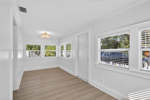 Снять в аренду виллу или дом в Лейк-Уорт, Флорида 2 спальни, 138.24м2, № 1972136 - фото 14