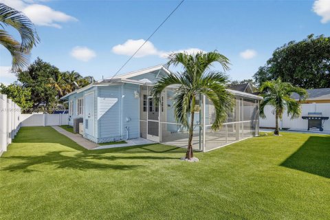 Снять в аренду виллу или дом в Лейк-Уорт, Флорида 2 спальни, 138.24м2, № 1972136 - фото 30