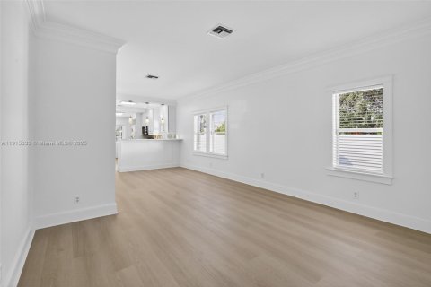 Снять в аренду виллу или дом в Лейк-Уорт, Флорида 2 спальни, 138.24м2, № 1972136 - фото 12