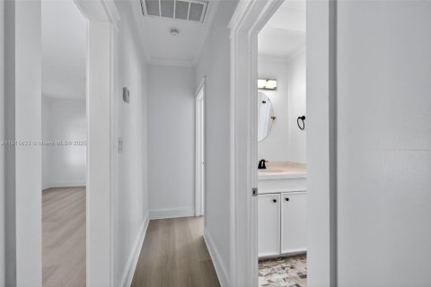 Снять в аренду виллу или дом в Лейк-Уорт, Флорида 2 спальни, 138.24м2, № 1972136 - фото 21