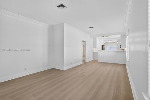 Снять в аренду виллу или дом в Лейк-Уорт, Флорида 2 спальни, 138.24м2, № 1972136 - фото 10