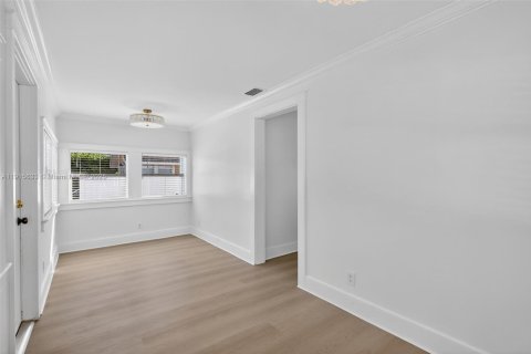 Снять в аренду виллу или дом в Лейк-Уорт, Флорида 2 спальни, 138.24м2, № 1972136 - фото 13