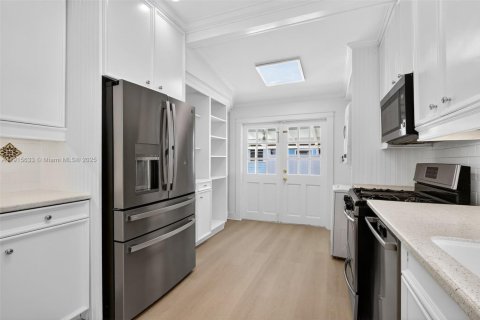 Снять в аренду виллу или дом в Лейк-Уорт, Флорида 2 спальни, 138.24м2, № 1972136 - фото 5