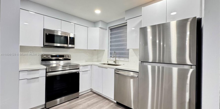 Кондоминиум с 2 спальнями в Хайалиа, Флорида № 1949411