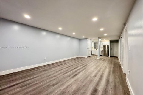 Снять в аренду кондоминиум в Хайалиа, Флорида 2 спальни, 93.27м2, № 1949411 - фото 12