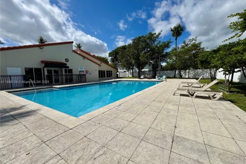 Снять в аренду кондоминиум в Хайалиа, Флорида 2 спальни, 93.27м2, № 1949411 - фото 27