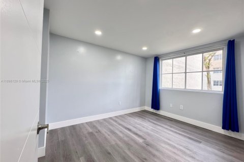 Снять в аренду кондоминиум в Хайалиа, Флорида 2 спальни, 93.27м2, № 1949411 - фото 10