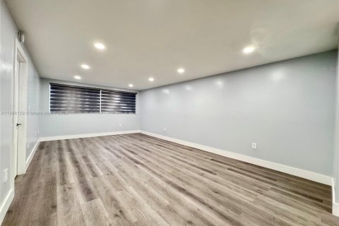 Снять в аренду кондоминиум в Хайалиа, Флорида 2 спальни, 93.27м2, № 1949411 - фото 3