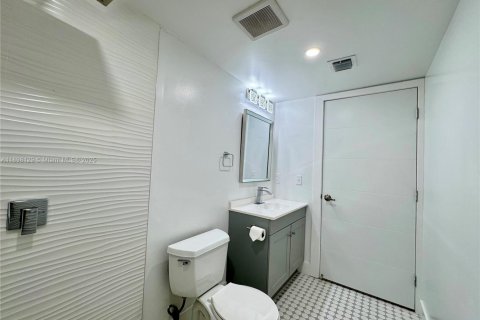 Снять в аренду кондоминиум в Хайалиа, Флорида 2 спальни, 93.27м2, № 1949411 - фото 9