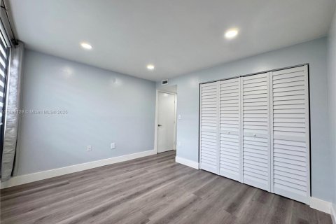 Снять в аренду кондоминиум в Хайалиа, Флорида 2 спальни, 93.27м2, № 1949411 - фото 17