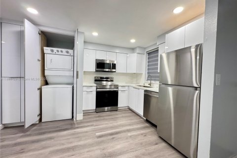 Снять в аренду кондоминиум в Хайалиа, Флорида 2 спальни, 93.27м2, № 1949411 - фото 8