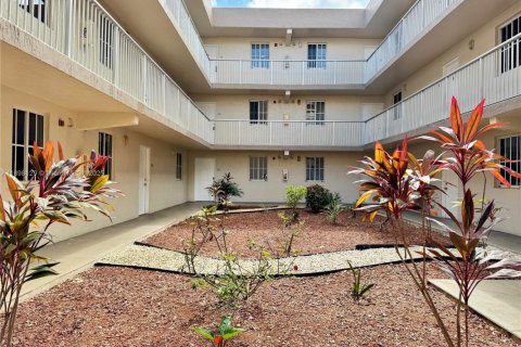 Снять в аренду кондоминиум в Хайалиа, Флорида 2 спальни, 93.27м2, № 1949411 - фото 22