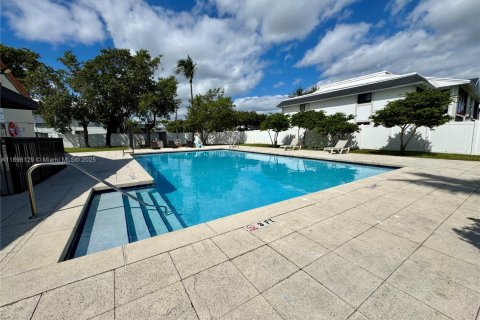 Снять в аренду кондоминиум в Хайалиа, Флорида 2 спальни, 93.27м2, № 1949411 - фото 2