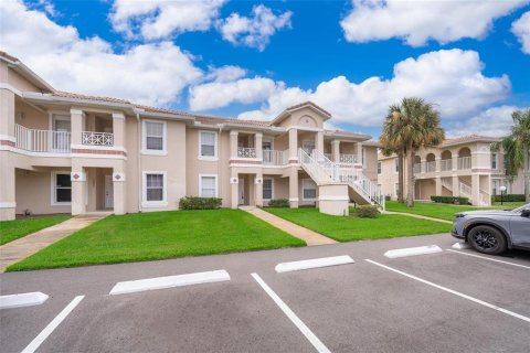 Condo in Orlando, Florida, 2 bedrooms  № 1828013 - photo 1