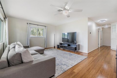 Casa en venta en Saint Petersburg, Florida, 3 dormitorios, 101.73 m2 № 1361645 - foto 5