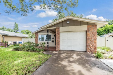 House in Saint Petersburg, Florida 3 bedrooms, 101.73 sq.m. № 1361645 - photo 23