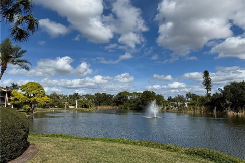Condo in Sarasota, Florida, 2 bedrooms № 2393883 - photo 30