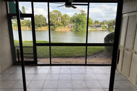 Condo in Sarasota, Florida, 2 bedrooms № 2393883 - photo 27