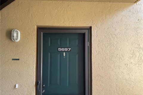 Condo in Sarasota, Florida, 2 bedrooms № 2393883 - photo 3