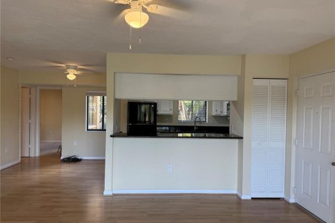 Condo in Sarasota, Florida, 2 bedrooms № 2393883 - photo 9