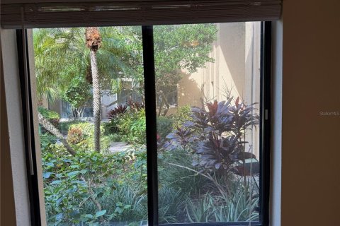 Condo in Sarasota, Florida, 2 bedrooms № 2393883 - photo 15