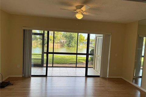 Condo in Sarasota, Florida, 2 bedrooms № 2393883 - photo 4