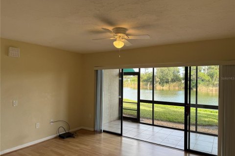 Condo in Sarasota, Florida, 2 bedrooms № 2393883 - photo 7