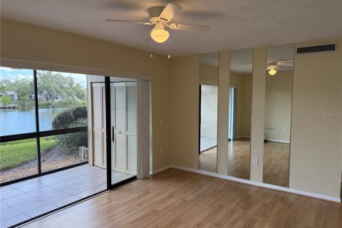 Condo in Sarasota, Florida, 2 bedrooms № 2393883 - photo 5
