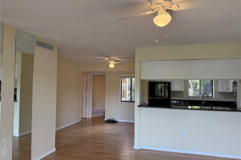 Condo in Sarasota, Florida, 2 bedrooms № 2393883 - photo 10