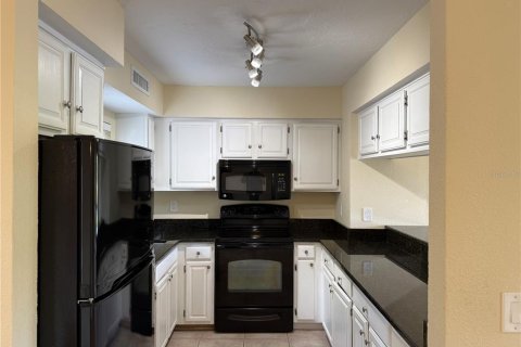 Condo in Sarasota, Florida, 2 bedrooms № 2393883 - photo 13