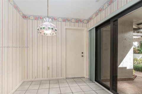 Townhouse in Miami, Florida 3 bedrooms, 138.61 sq.m. № 1931268 - photo 30